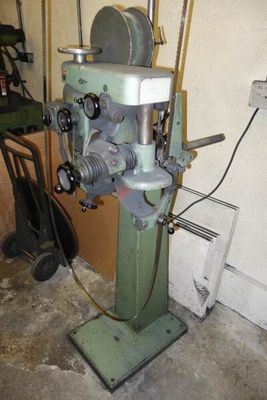 a machine that is sitting in a garage