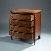 Petite commode d’entre-deux à façade légèrement bombée en ac… (photo 2)