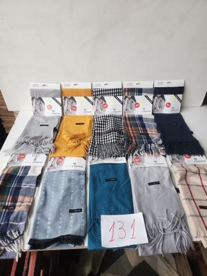 Lot de 10 écharpes finition type cachemire et polaire de la …