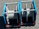 deux treuils fixés sur le côté d'un camion