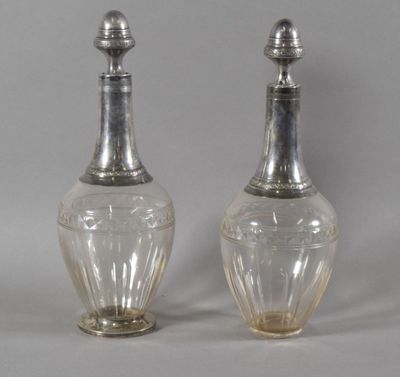 paire de salières et poivrières en argent et en verre transparent