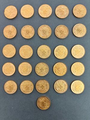 a close up of a bunch of coins sitting on top of a table