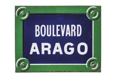 a picture of a blue and green street sign with the word boulevard arago