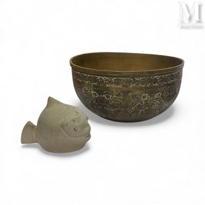 ORIENT XXème siècle Petit bol en cuivre gravé de motifs végé…
