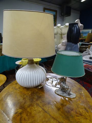 Lampe de table piètement « cheval » en métal, joint une lampe à p...