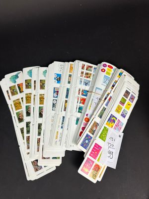 beaucoup de cartes sur la table