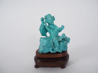 figurine chinoise en jade sculpté représentant une femme jouant de la flûte