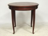 une image d'une petite table avec un plateau en bois