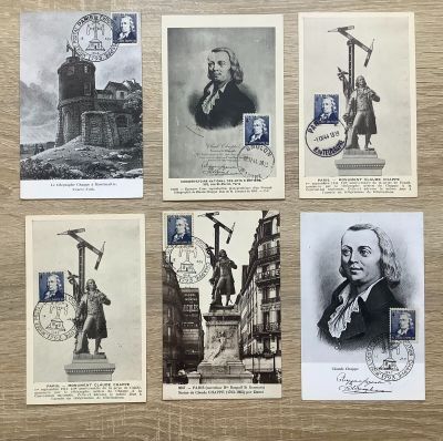 six anciennes cartes postales représentant un homme avec une horloge et un bâtiment