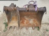 a picture of a couple of buckets that are sitting on the ground