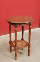 Sellette de style Louis XVI en bois teinté.