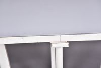 Editions THONET. Table de salle à manger en bois laqué blanc… (photo 4)