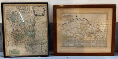 deux cartes du monde encadrées et une carte du monde