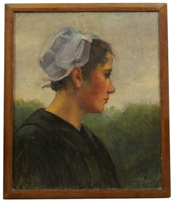 portrait d'une femme en robe noire et chapeau blanc