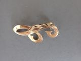 une image représentant une bague en or sur laquelle figure un oiseau