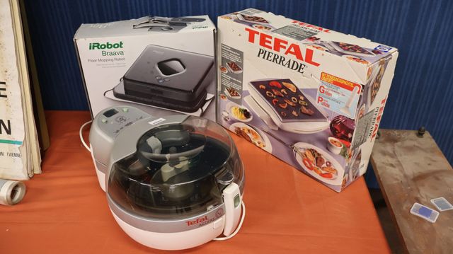 Lot comprenant 1 Pierrade TEFAL, 1 IRobot nettoyeur et 1 friteuse...