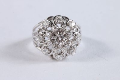 Bague dôme en or gris 750 ‰ et platine sertie d'un diamant t… - Photo 1