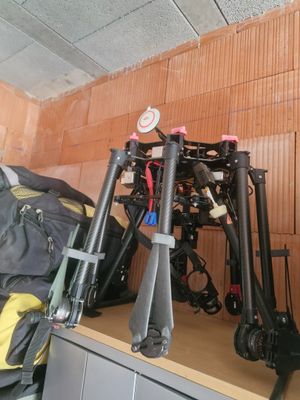 a camera tripod sitting on top of a desk in a room