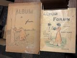 deux livres posés sur une table