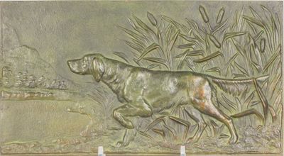 plaque en bronze représentant un chien et un canard dans un étang