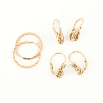 3 paires de boucles d'oreilles en or: créoles, dormeuses ser… - Photo 1