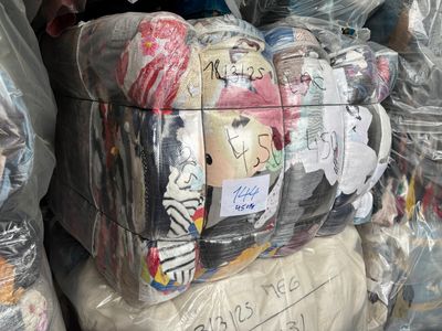 Balle de vêtements d'occasion –env.