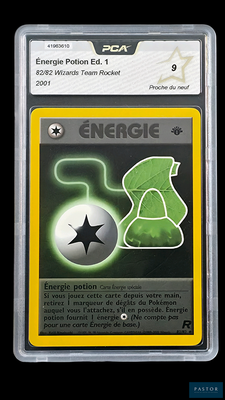 un gros plan d'une carte Pokémon sur laquelle figure une étoile