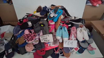 Lot de 100 paires de chaussures,tongs et sabots enfant , dif…