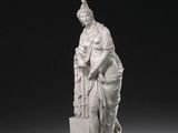 une image représentant une statue d'une femme tenant un oiseau dans la main