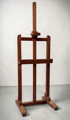 Chevalet en bois. H : 210 cm env.