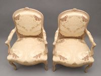 Paire de fauteuils à la Reine en bois mouluré, sculpté et re… (photo 4)