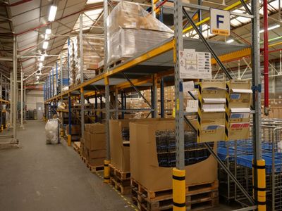 Contenues Dans LA Travee F, 37 Palettes DE Fourniture Pour F…