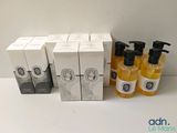quatre flacons de savon et une boîte de savon posés sur une table