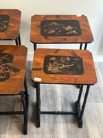 QUATRE TABLES GIGOGNES en bois naturel et bois noirci à déco… (photo 4)