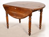 une table ancienne en chêne à abattants, avec des pieds tournés