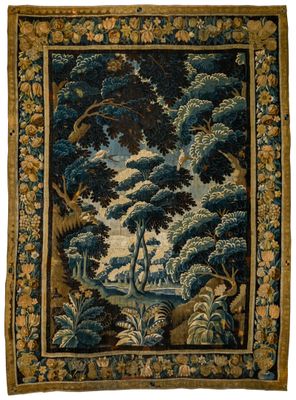 une tapisserie représentant un paysage et des arbres