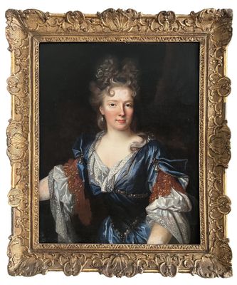 une peinture représentant une femme en robe bleue tenant un chat noir