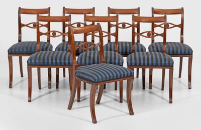 lot de six chaises de salle à manger en acajou avec assises rembourrées