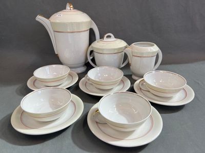 Service à café ou thé en porcelaine de Limoges, modèle Atr D…