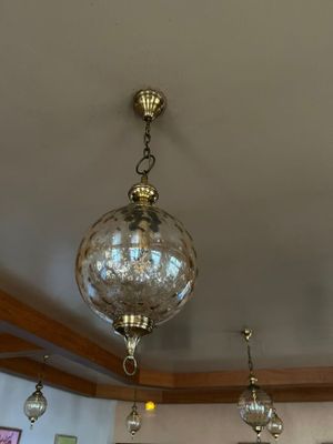 a lot of lights hanging from the ceiling in this room