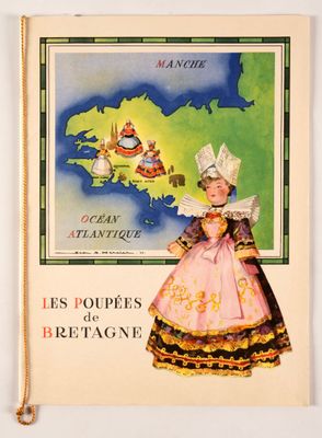 un vieux livre avec la photo d'une femme en robe rose et une carte de la France