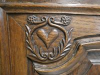Armoire en chêne mouluré et sculpté, à décor d'une légion d'… (photo 3)