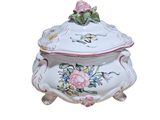 a picture of a white and pink tureeny with a rose on it