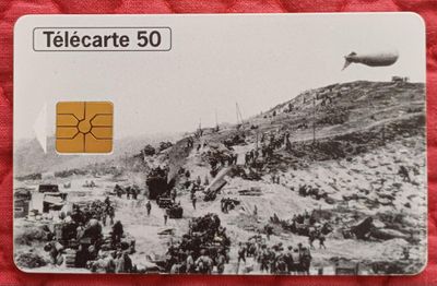 une photo d'une carte « Telecarete » sur laquelle figurent des personnes