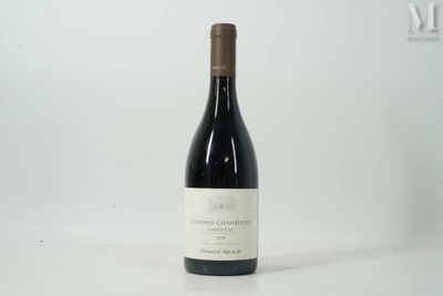 une bouteille de vin posée sur une table