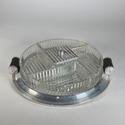 Plateau de présentation en métal sur âme en bois comprenant …