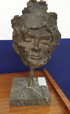 CONSTANT - Sculpture moderne en bronze figurant un visage fe…