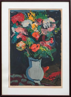 tableau représentant des fleurs dans un vase posé sur une table dans une pièce