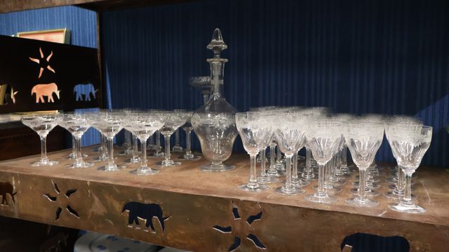 Partie de service de verres en cristal à décor gravé d’étoile : 1...