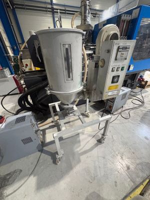 une machine qui se trouve à l'intérieur d'un bâtiment